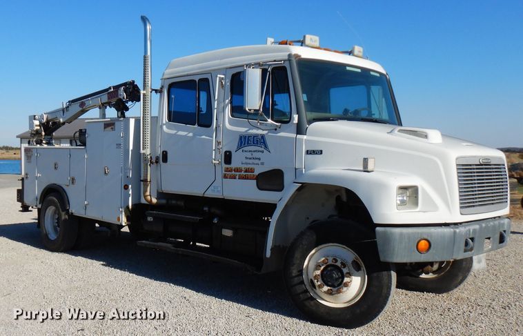 image for item FW9979 2002 Freightliner FL70  Crew Cab service truck