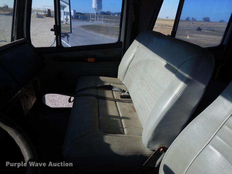 image for item FW9979 2002 Freightliner FL70  Crew Cab service truck