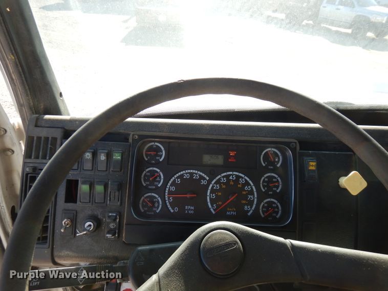 image for item FW9979 2002 Freightliner FL70  Crew Cab service truck