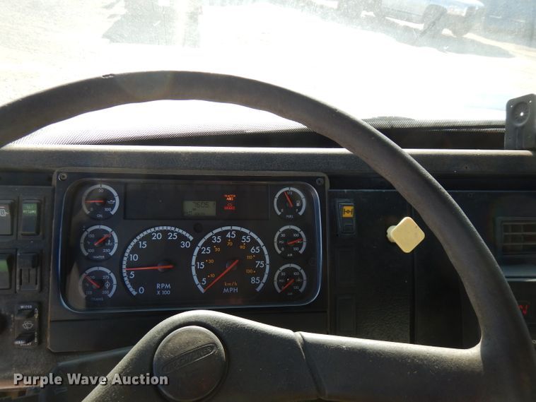 image for item FW9979 2002 Freightliner FL70  Crew Cab service truck