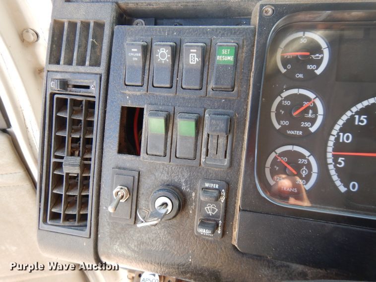 image for item FW9979 2002 Freightliner FL70  Crew Cab service truck