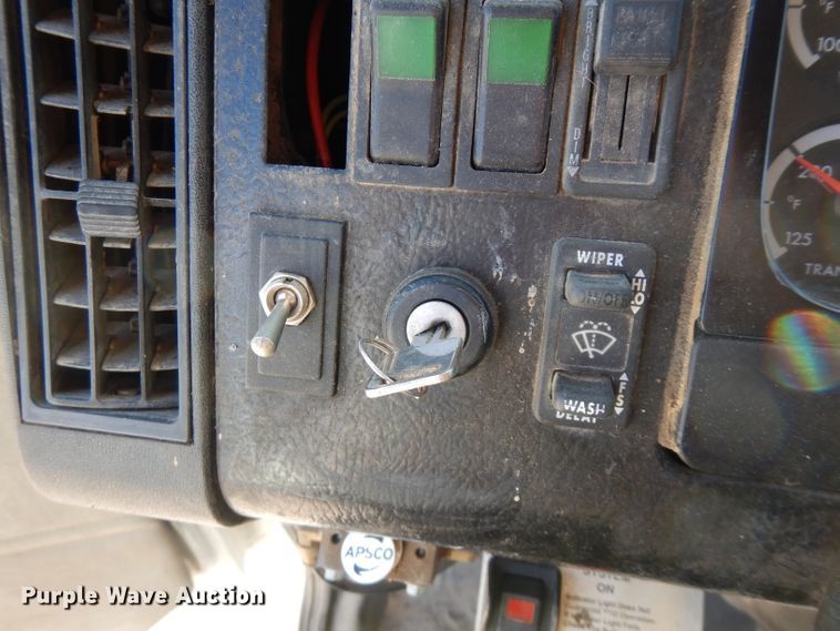 image for item FW9979 2002 Freightliner FL70  Crew Cab service truck