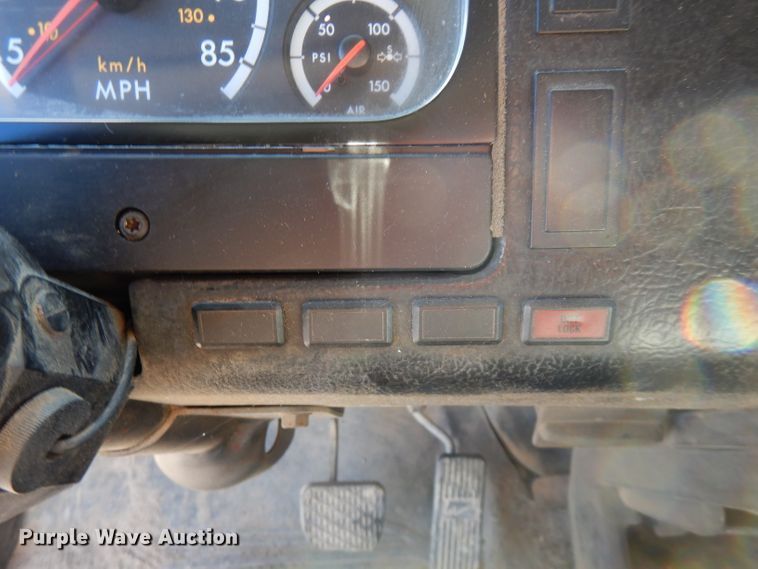 image for item FW9979 2002 Freightliner FL70  Crew Cab service truck