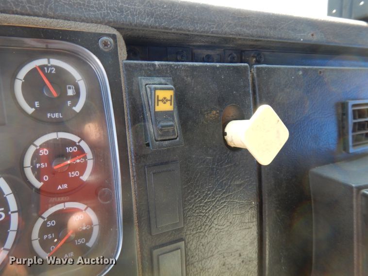 image for item FW9979 2002 Freightliner FL70  Crew Cab service truck