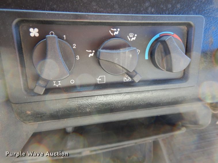 image for item FW9979 2002 Freightliner FL70  Crew Cab service truck