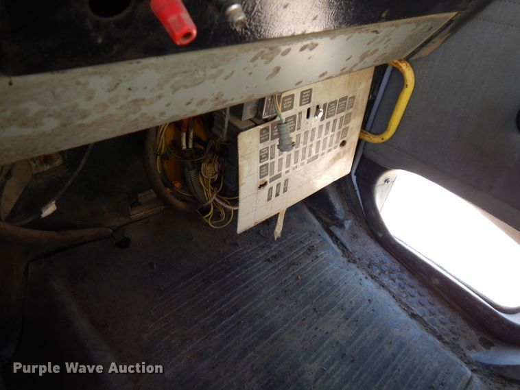 image for item FW9979 2002 Freightliner FL70  Crew Cab service truck