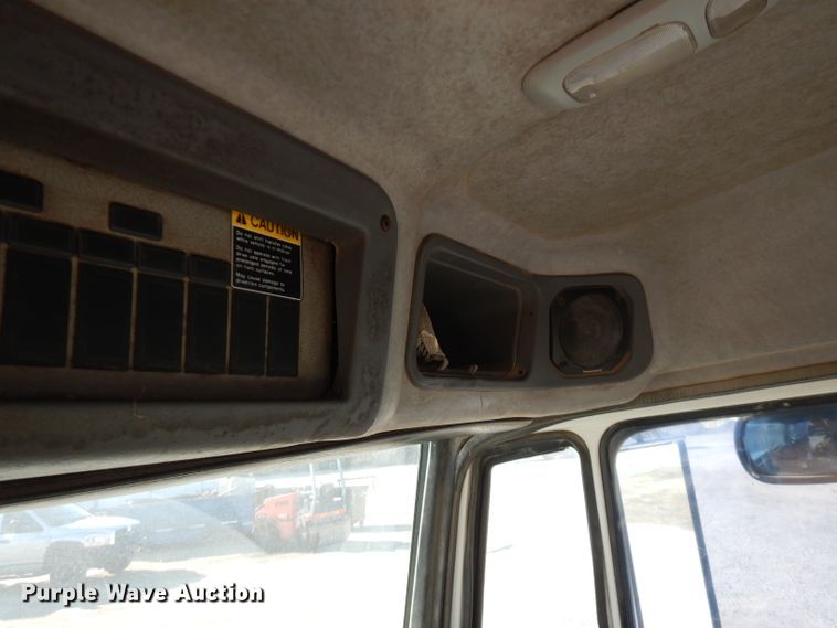 image for item FW9979 2002 Freightliner FL70  Crew Cab service truck