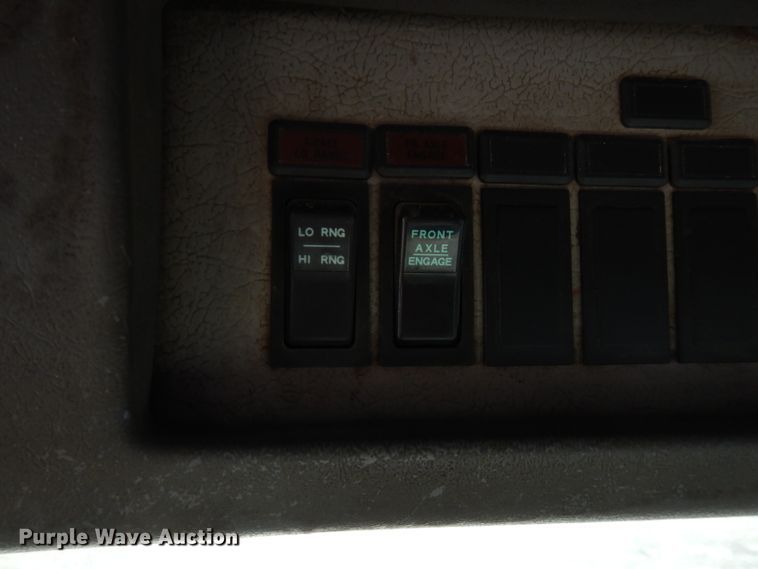 image for item FW9979 2002 Freightliner FL70  Crew Cab service truck