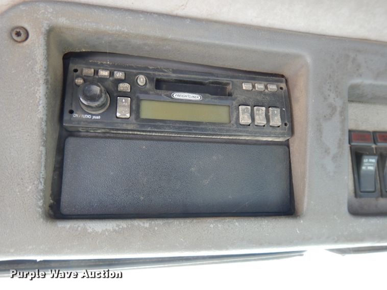 image for item FW9979 2002 Freightliner FL70  Crew Cab service truck