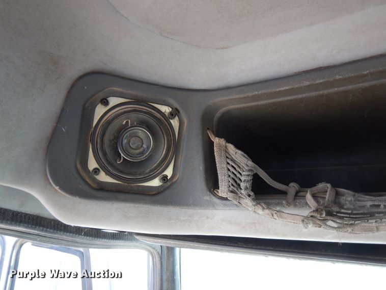 image for item FW9979 2002 Freightliner FL70  Crew Cab service truck