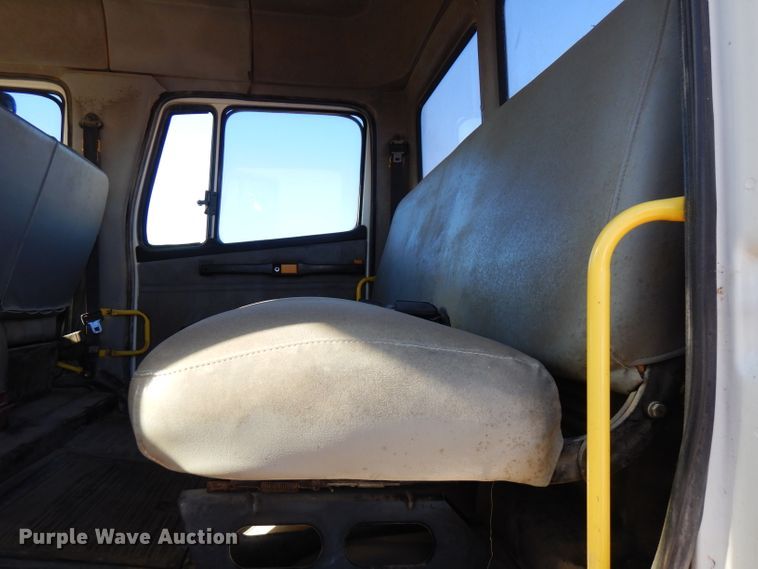 image for item FW9979 2002 Freightliner FL70  Crew Cab service truck