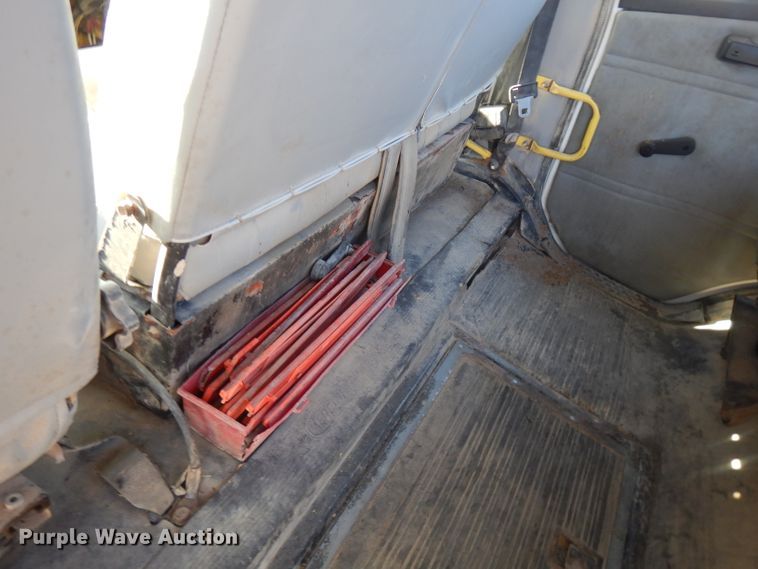 image for item FW9979 2002 Freightliner FL70  Crew Cab service truck