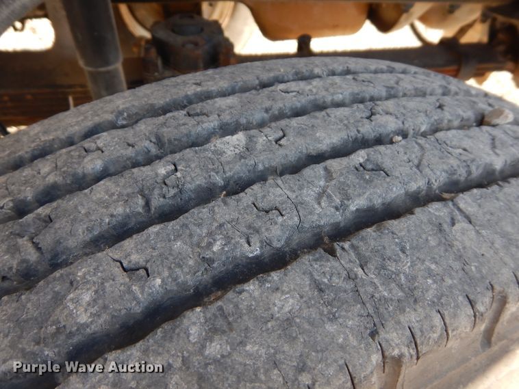 image for item FW9979 2002 Freightliner FL70  Crew Cab service truck