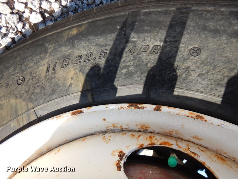 image for item FW9979 2002 Freightliner FL70  Crew Cab service truck