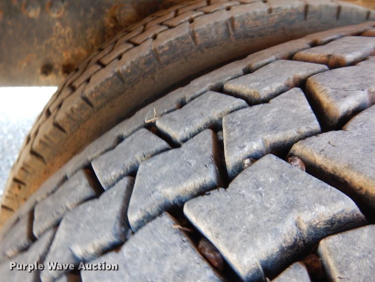 image for item FW9979 2002 Freightliner FL70  Crew Cab service truck