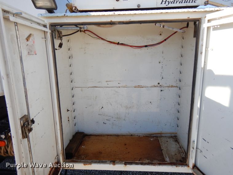 image for item FW9979 2002 Freightliner FL70  Crew Cab service truck