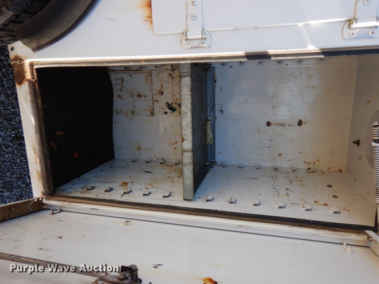 image for item FW9979 2002 Freightliner FL70  Crew Cab service truck