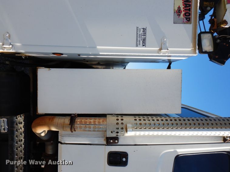 image for item FW9979 2002 Freightliner FL70  Crew Cab service truck