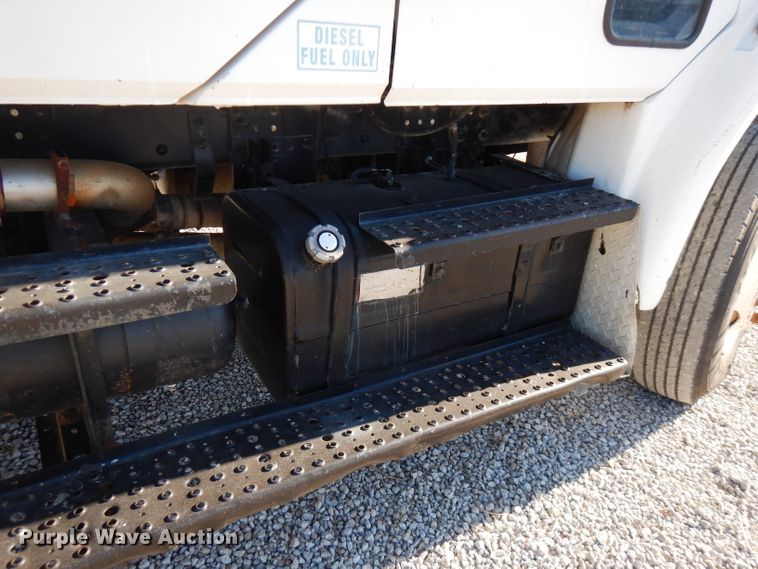 image for item FW9979 2002 Freightliner FL70  Crew Cab service truck