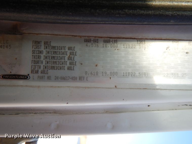 image for item FW9979 2002 Freightliner FL70  Crew Cab service truck