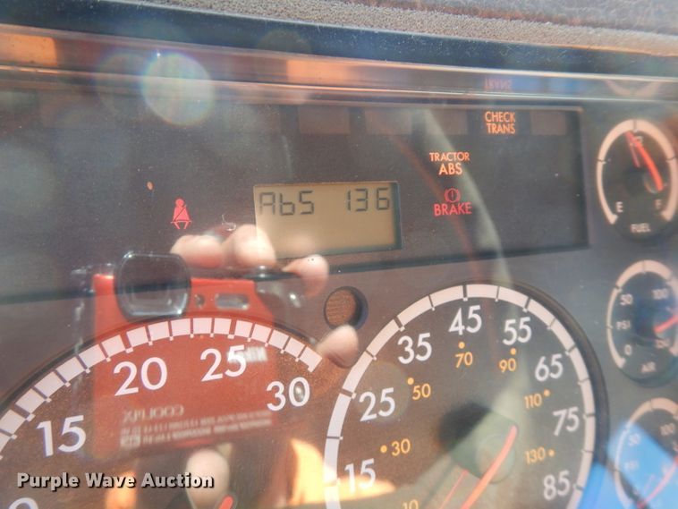 image for item FW9979 2002 Freightliner FL70  Crew Cab service truck