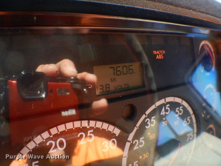 image for item FW9979 2002 Freightliner FL70  Crew Cab service truck