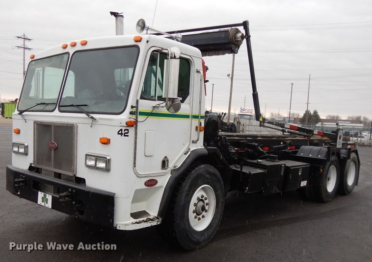 image for item GH9069 1993 Peterbilt 320  roll-off container truck