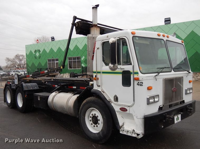 image for item GH9069 1993 Peterbilt 320  roll-off container truck