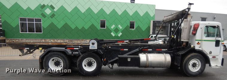 image for item GH9069 1993 Peterbilt 320  roll-off container truck