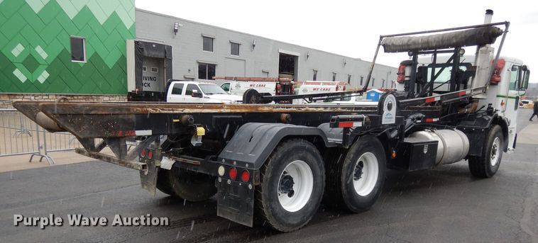 image for item GH9069 1993 Peterbilt 320  roll-off container truck