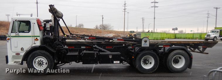 image for item GH9069 1993 Peterbilt 320  roll-off container truck