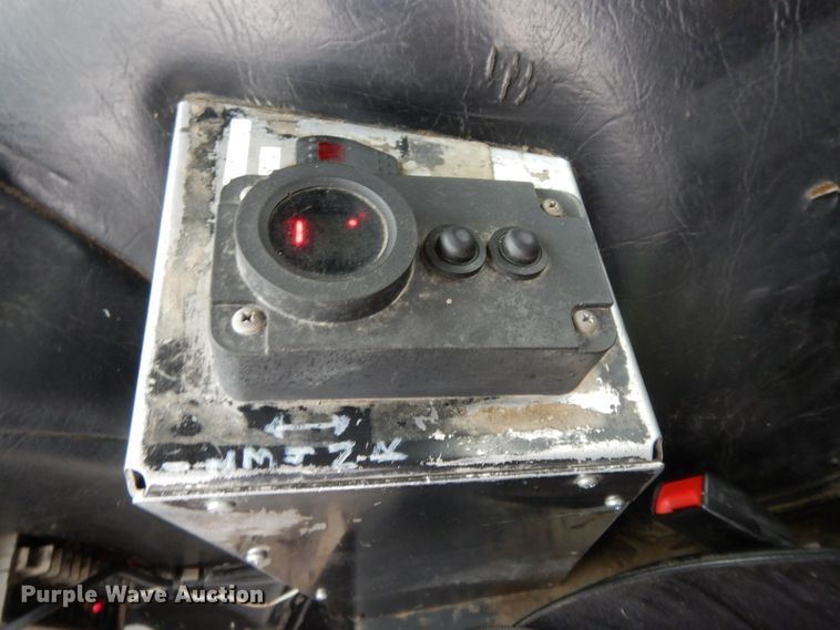 image for item GH9069 1993 Peterbilt 320  roll-off container truck