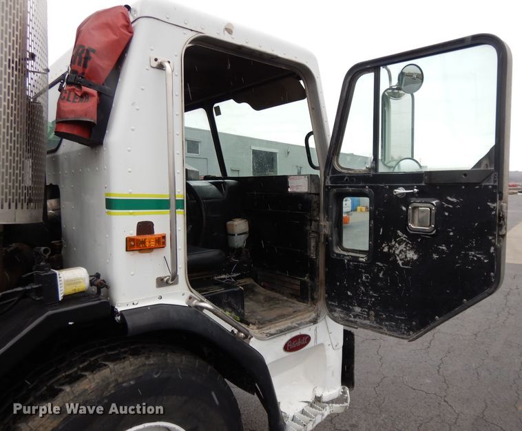 image for item GH9069 1993 Peterbilt 320  roll-off container truck