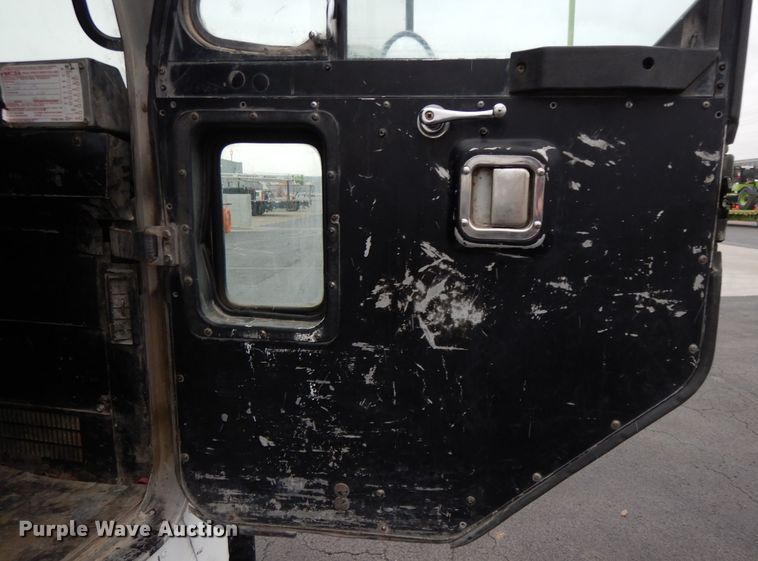 image for item GH9069 1993 Peterbilt 320  roll-off container truck