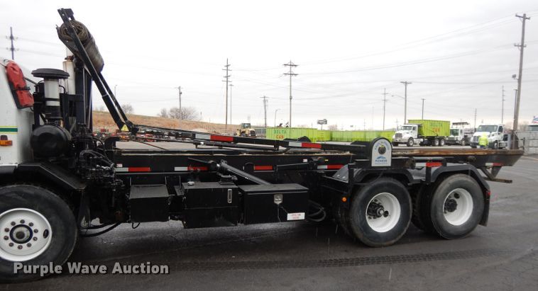 image for item GH9069 1993 Peterbilt 320  roll-off container truck