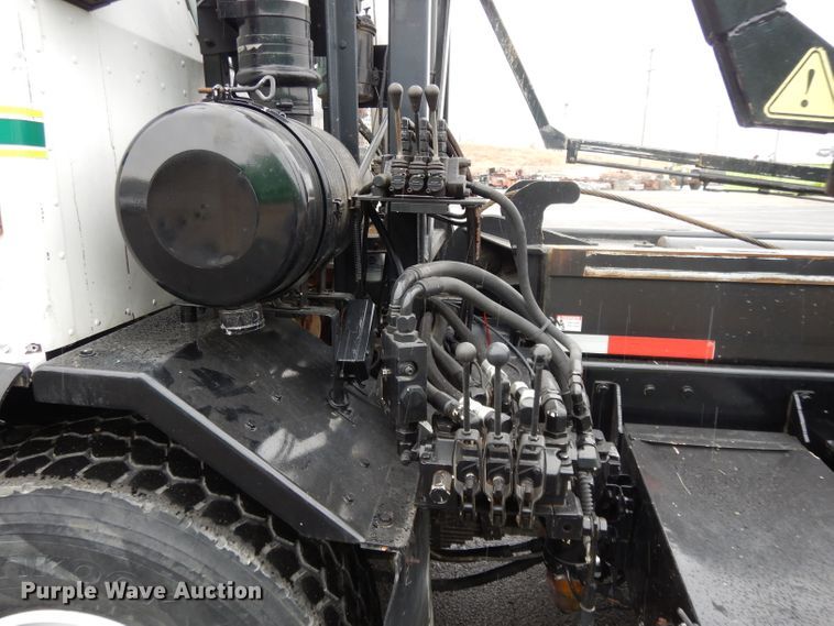 image for item GH9069 1993 Peterbilt 320  roll-off container truck