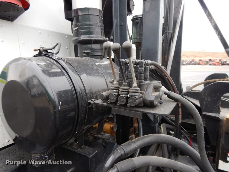 image for item GH9069 1993 Peterbilt 320  roll-off container truck