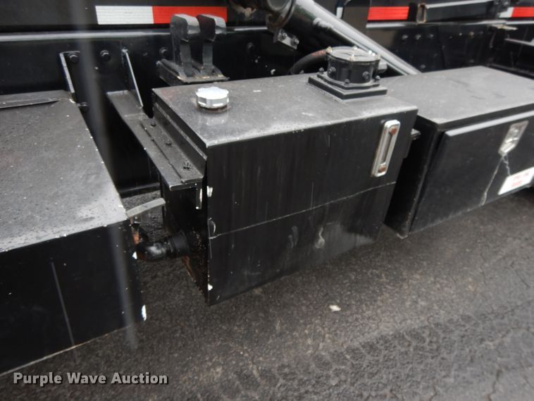 image for item GH9069 1993 Peterbilt 320  roll-off container truck