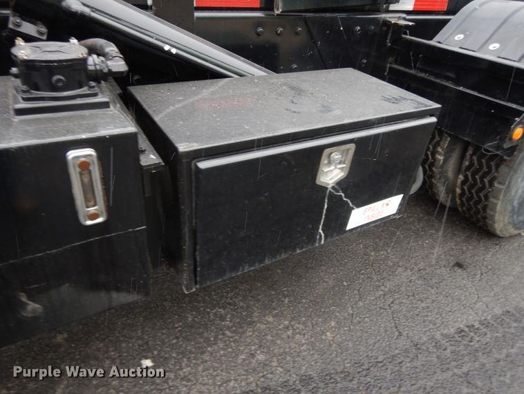 image for item GH9069 1993 Peterbilt 320  roll-off container truck