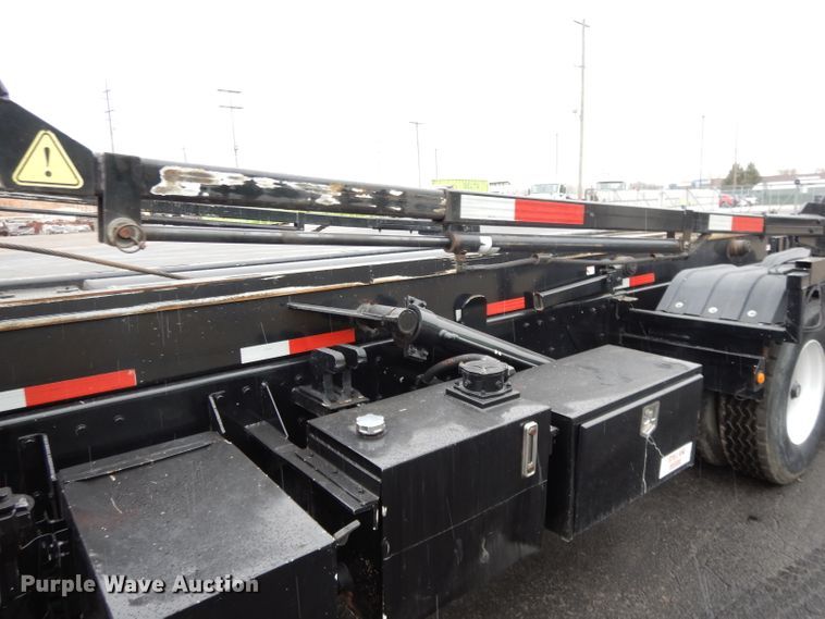 image for item GH9069 1993 Peterbilt 320  roll-off container truck