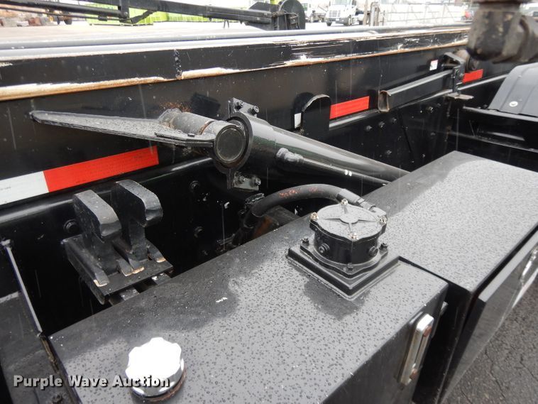 image for item GH9069 1993 Peterbilt 320  roll-off container truck