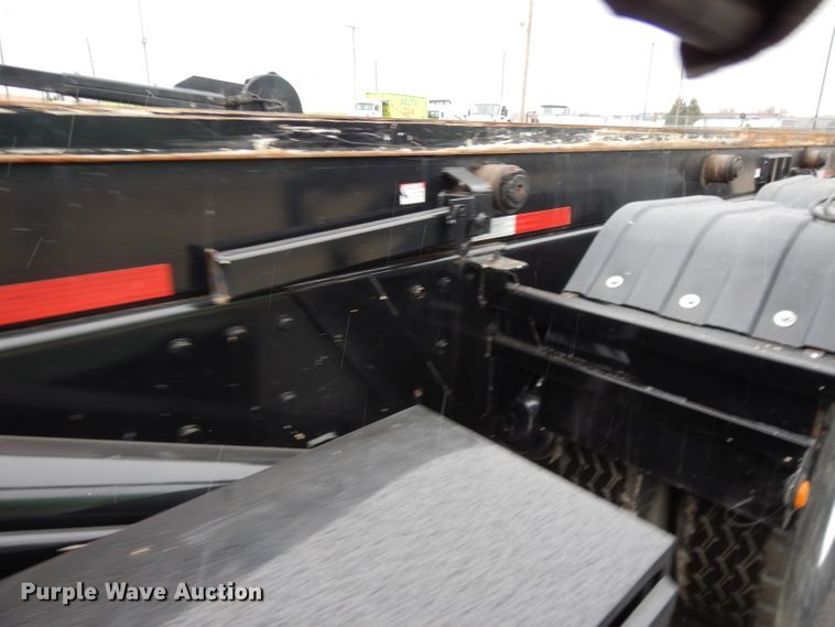 image for item GH9069 1993 Peterbilt 320  roll-off container truck