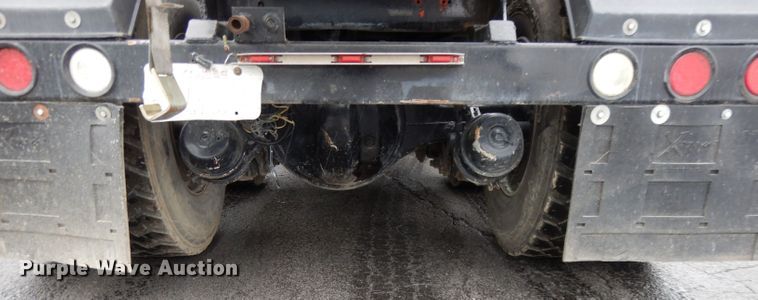 image for item GH9069 1993 Peterbilt 320  roll-off container truck