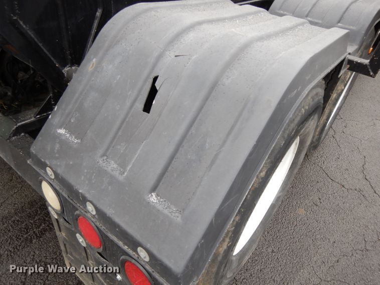 image for item GH9069 1993 Peterbilt 320  roll-off container truck