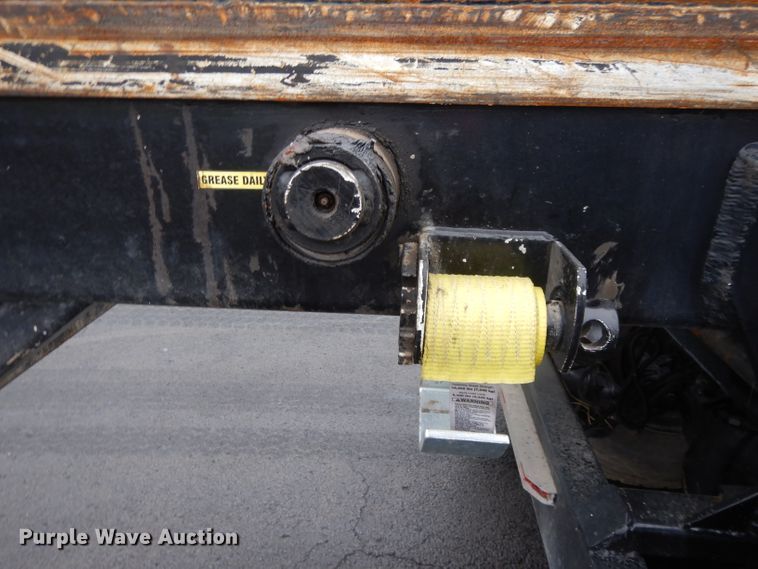 image for item GH9069 1993 Peterbilt 320  roll-off container truck