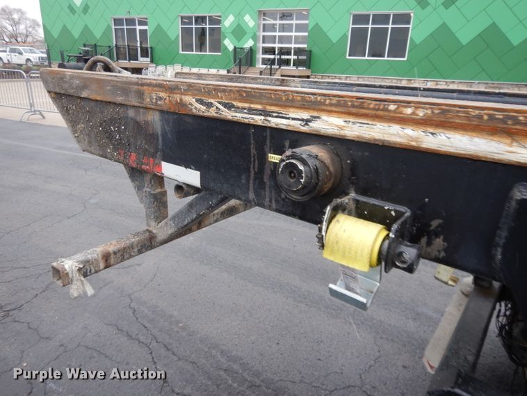 image for item GH9069 1993 Peterbilt 320  roll-off container truck