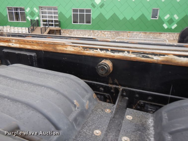 image for item GH9069 1993 Peterbilt 320  roll-off container truck