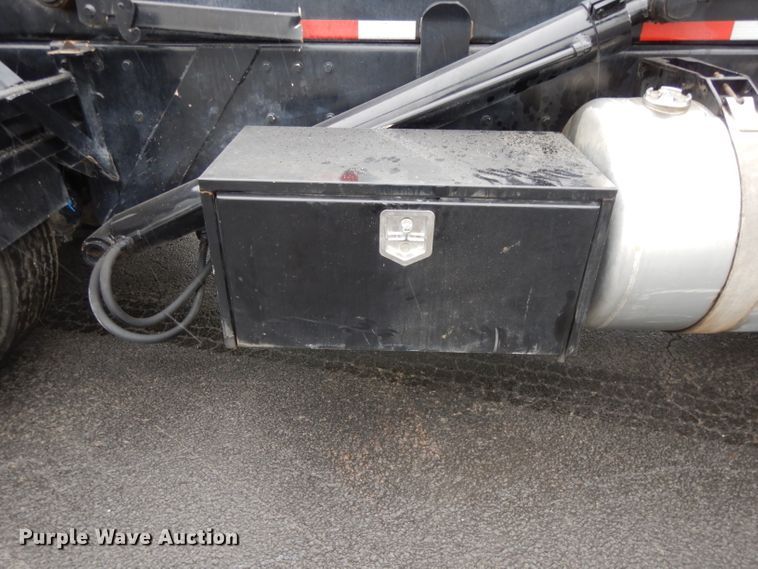 image for item GH9069 1993 Peterbilt 320  roll-off container truck