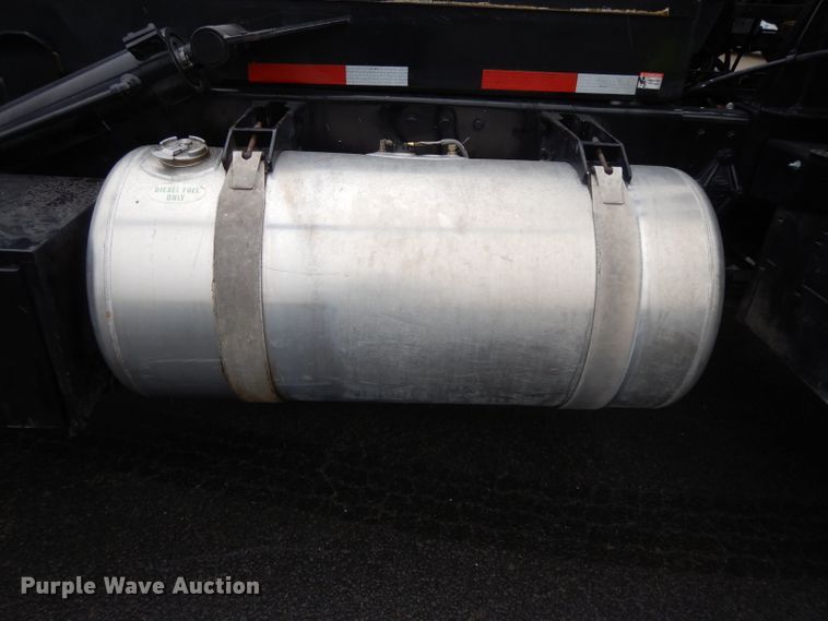 image for item GH9069 1993 Peterbilt 320  roll-off container truck