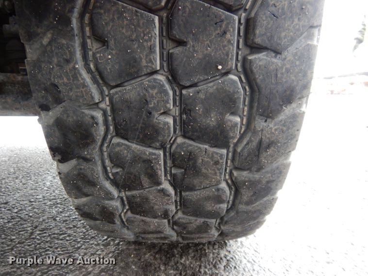 image for item GH9069 1993 Peterbilt 320  roll-off container truck